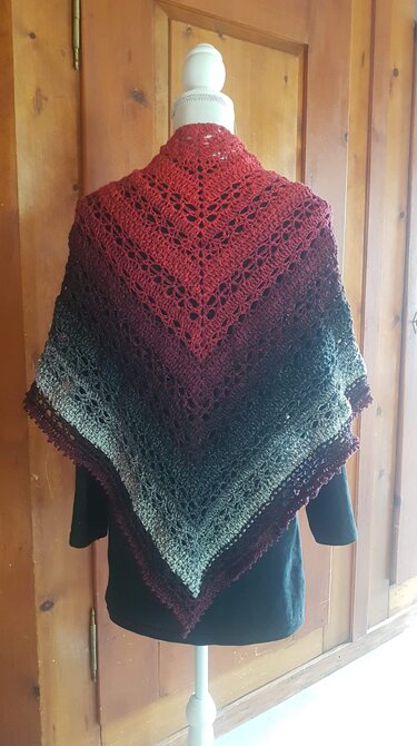 Tuch Nadine häkeln Häkeltuch Dreieckstuch Stola Schultertuch