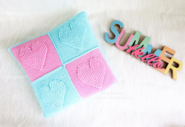 Zwei Kissen (Kissenbezüge) "Mit Herzen" (Gr. 40 x 40 cm) - Häkeln