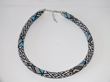 Fumäru 1 / Perlenhäkelmuster Halskette - Basteln