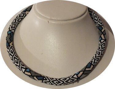 Fumäru 1 / Perlenhäkelmuster Halskette - Basteln