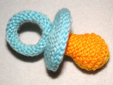 Lovely Pacifier - knitting pattern