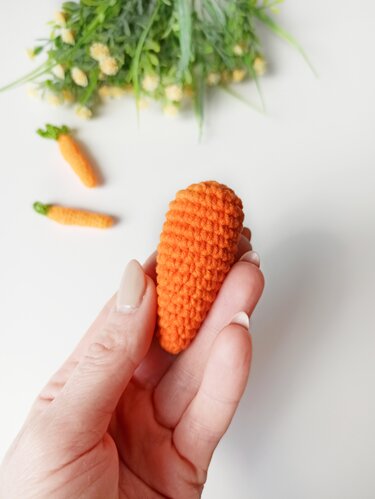 Crochet carrot food pattern