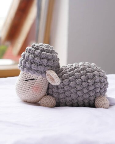 Crochet pattern lamb Frieda with music box