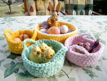 Mini-Körbchen aus Resten - Kostenlose Häkelanleitung