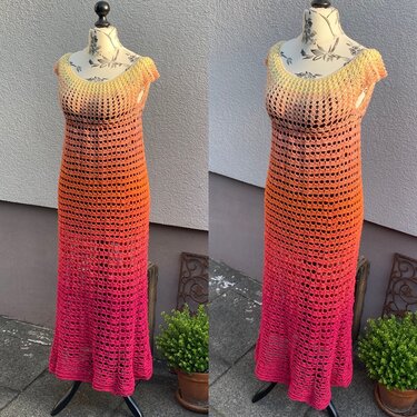 Gehäkeltes Maxikleid in Gelb, Orange und Pink auf einer Schaufensterpuppe