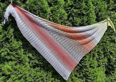 Häkelanleitung "Selene" für ein asymmetrisches Tuch