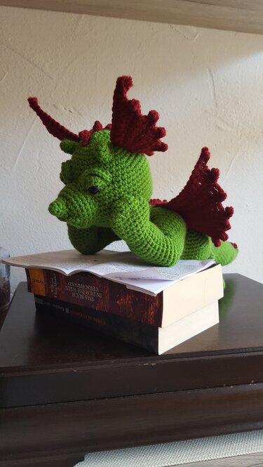 Häkelanleitung Lesedrachen Elliot