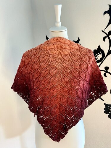 Häkelanleitung für schönes "Blätterzauber" Dreieckstuch