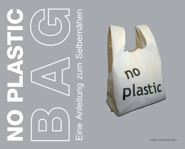Weiße genähte Einkaufstasche mit Bodenfalte und schwarzem Schriftzug „no plastic“