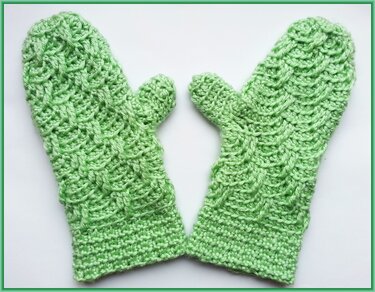 Mittens and Wristwarmers "Icicle" - Crochet