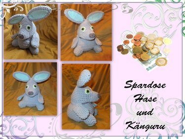 Gehäkelte graublaue Spardose in Hase- oder Känguru-Form, Collage mit vier Ansichten und Münzen