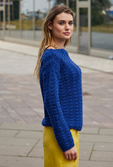 Pulli mit Zopfmuster in Blau - Stricken