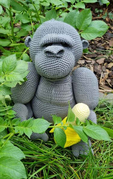 Crochet pattern gorilla Kong with Banana - English pattern