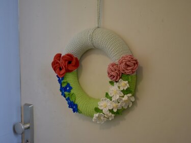 Häkelanleitung für Türkranz „Blumenwiese“