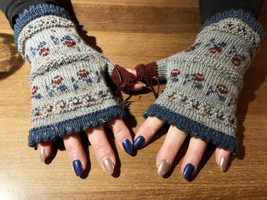 Armstulpen im Trachtenstil - Stricken