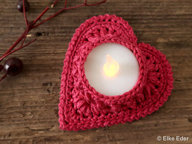 Sweet LED Tealight Holder „Say it with Heart“ - Crochet Pattern