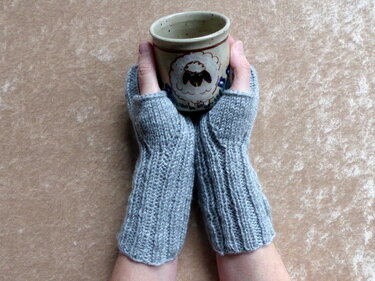 Strickanleitung Stulpen Cleo - fingerlose Handschuhe