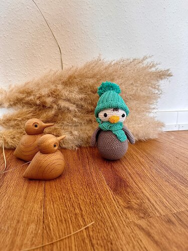 Roly-Poly Penguin crochet pattern, amigurumi crochet toy