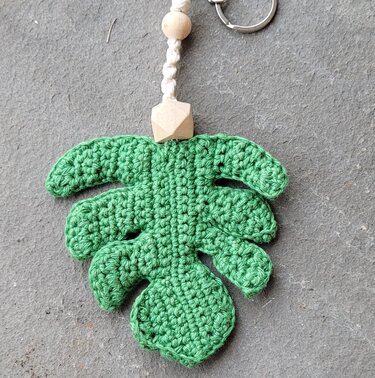 Monstera Key Chain crochet pattern