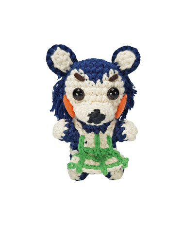 blau-creme gehäkeltes Amigurumi mit grüner Schürze und orangen Wangen