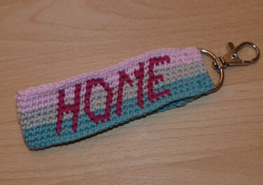 Häkelanleitung für Schlüsselbänder mit eingehäkeltem Text MOIN, HOME, PEACE