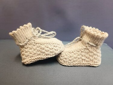 Strickanleitung Babyschuhe Mix & Match beige 2 Größen, 9 Varianten möglich