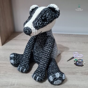 Barrold the Badger Crochet Amigurumi Pattern (English)