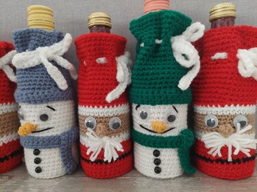 Häkelanleitung Flaschenhülle für Piccolos Schneemann und Nikolaus!