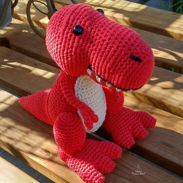 Travis the T-Rex Crochet Amigurumi Pattern (English)
