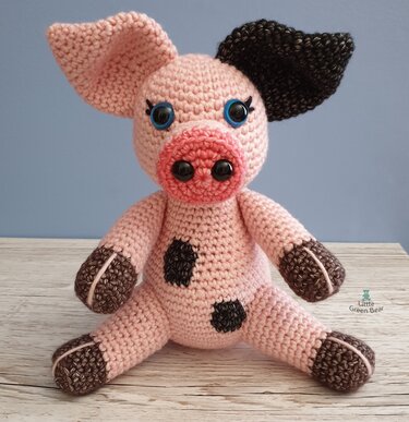 Polly the Piglet Crochet Amigurumi Pattern (English)