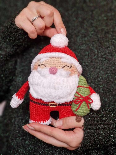 Amigurumi Santa Claus with Christmas tree crochet pattern