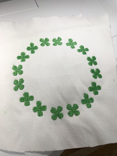 Stickdatei Kleeblattkranz in 5 verschiedenen Größen Kleeblatt Kranz Rahmen - Sticken