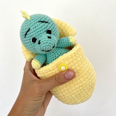 Crochet pattern Dunosaur in egg - Amigurumi dino pattern - stuffed animal