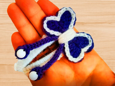 A crochet bow hair clip PDF pattern
