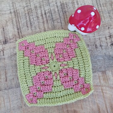 "Aukulu" (Herbst) - Quadrat in Mosaikhäkeltechnik - Häkeln