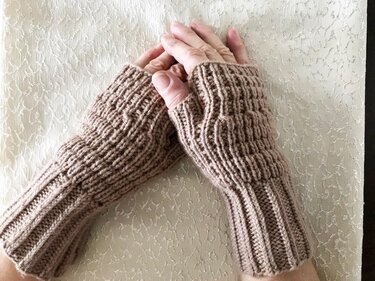 Knitting Fingerless Gloves Pattern, Easy Pattern, Mitts Gloves - Image 2