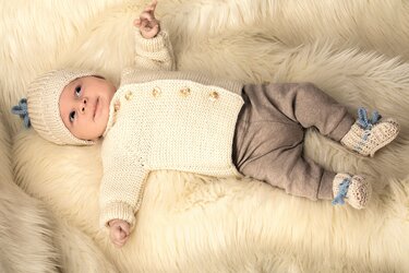 Baby-Set mit Jacke, Mütze und Schühchen in Creme Strickanleitung // PDF - Bild 2
