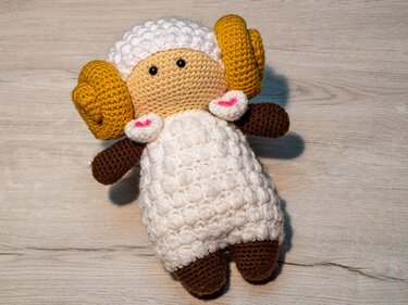 Amigurumi - Sternzeichen Kuscheltier "Widder" Häkelanleitung // PDF