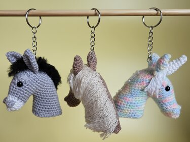 Schlüsselanhänger Taschenbaumler - Pferd, Einhorn und Esel - Häkelanleitung - Bild 4