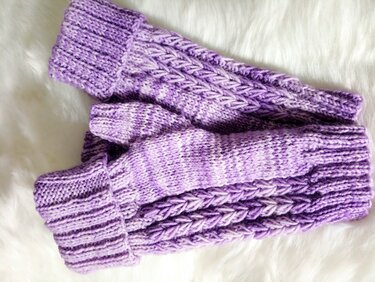 Handstulpen "Herzzöpfe" in Reihen gestrickt - Stricken