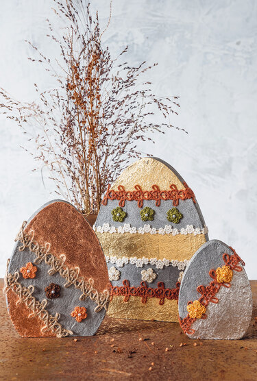 Fünferlei Eier: aus Beton, Holz oder gehäkelt - Basteln