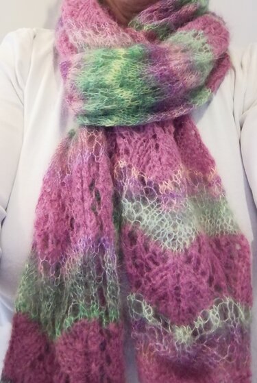 Strickanleitung Lochmuster-Schal "Malve"