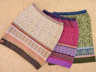 Strickmaschine: Rock zu Hose mit 4-fach Sockenwolle rosa Leomuster - Bild 2