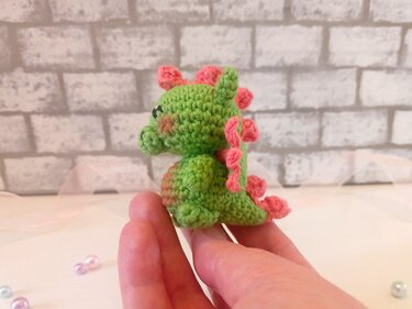 Amigurumi Dragon Keychain – DIY Crochet Pattern for Cute Gift