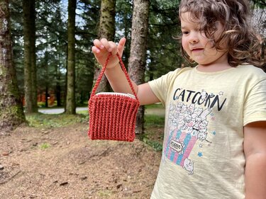 Luna Bag crochet pattern for beginners video & PDF - Woolpedia