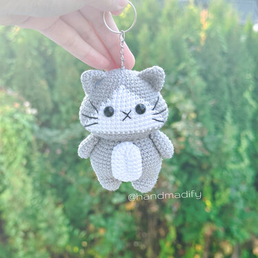 Bicolor Cat Keychain - Crochet