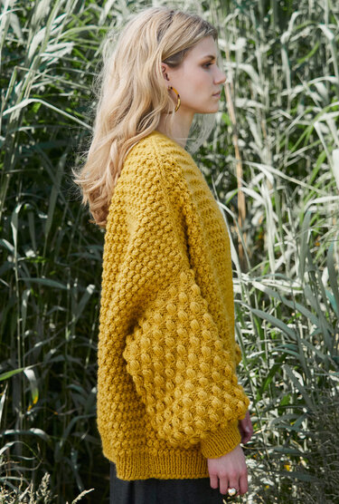 Oversize-Cardigan mit Noppenmuster in Messinggelb - Bild 4