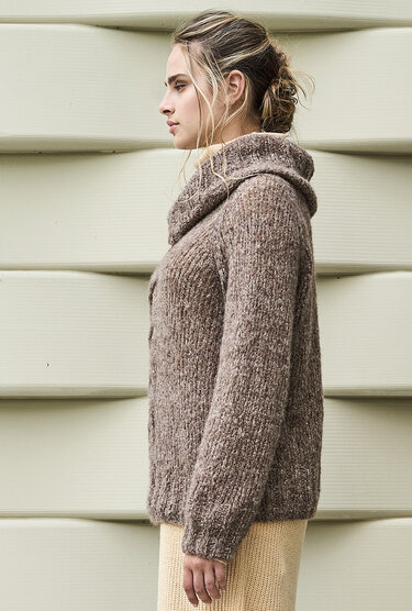 Pulli mit Mittelzopf in Braun - Stricken