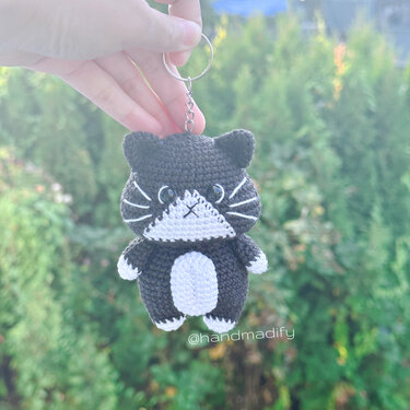 Tuxedo Cat Keychain - Crochet