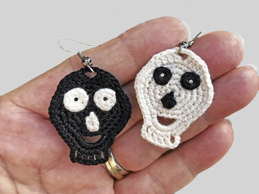 Crochet Skull Earrings, Halloween Skull Earrings, Skull Crochet Pattern